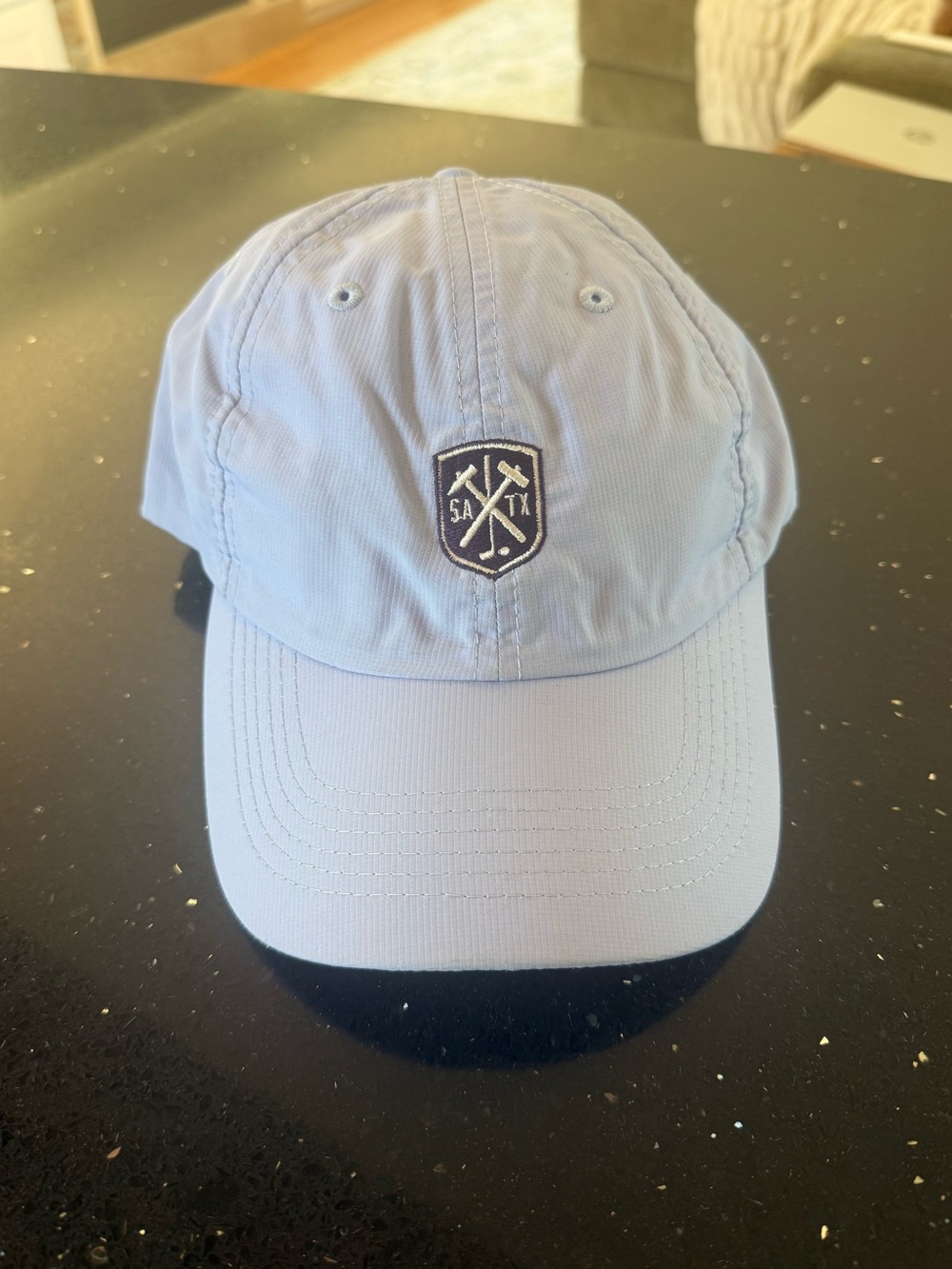 The Quarry Golf Course SA TX Light Blue Men's Baseball Cap with Crest Logo